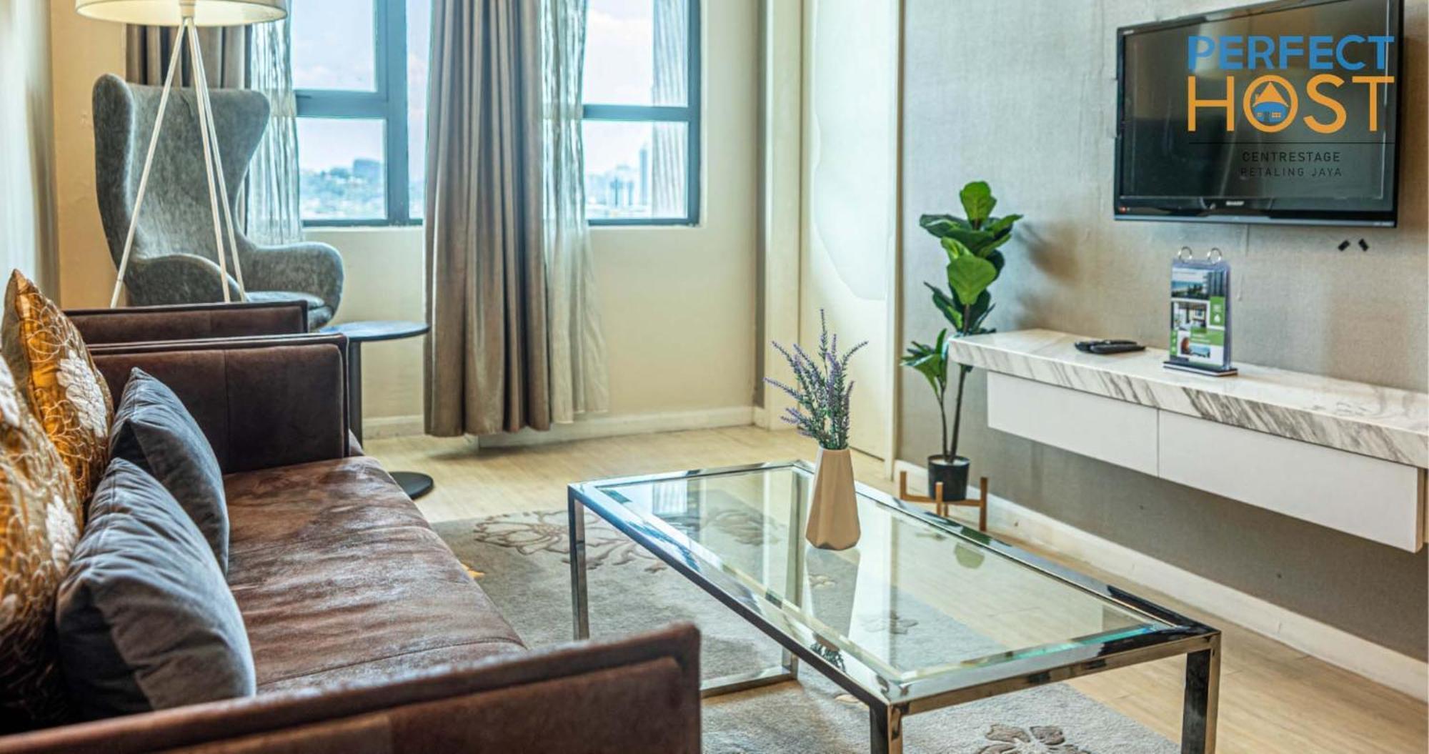 Centrestage Petaling Jaya By Perfect Host Exterior foto A living room at the hotel