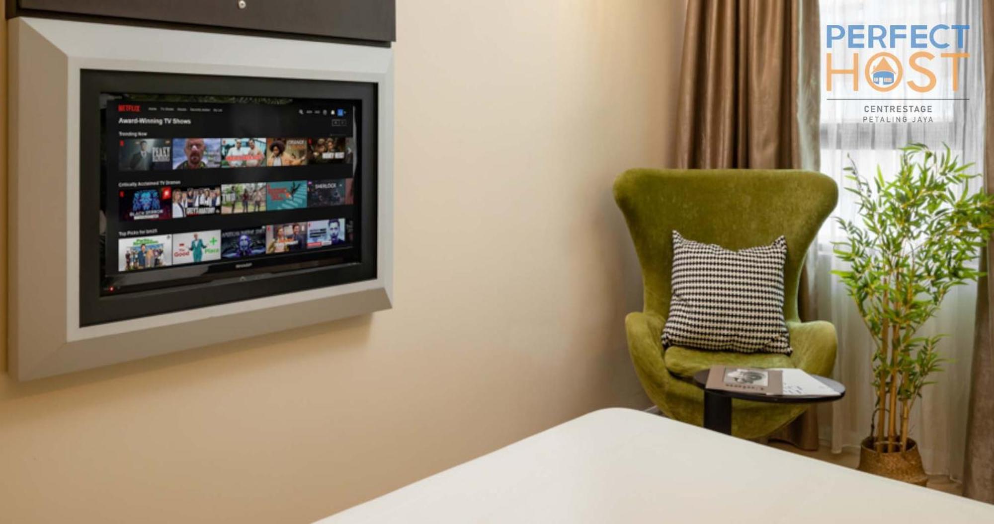 Centrestage Petaling Jaya By Perfect Host Exterior foto A television in a hotel room